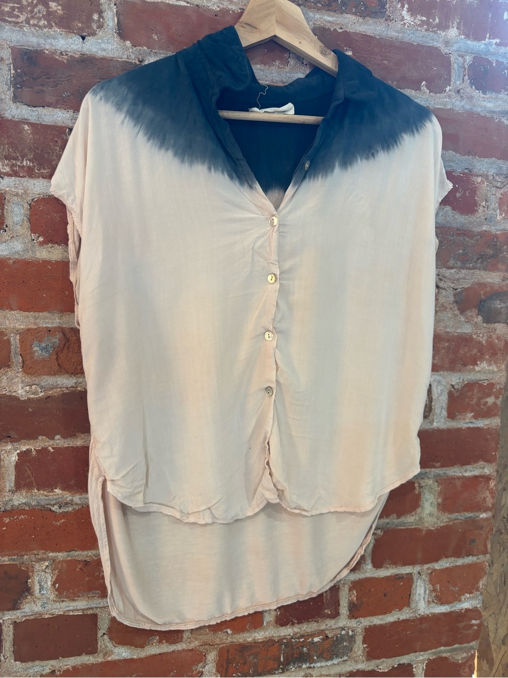 Women's Washed Black Collar Button-Down Top in Cream